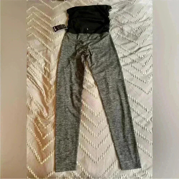 NWOT Bump'n Maternity/Post Leggings
Women's Size Small Black/Gray - Picture 2 of 6